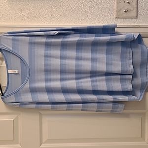 Lularoe Lynnae long sleeved tunic length tee